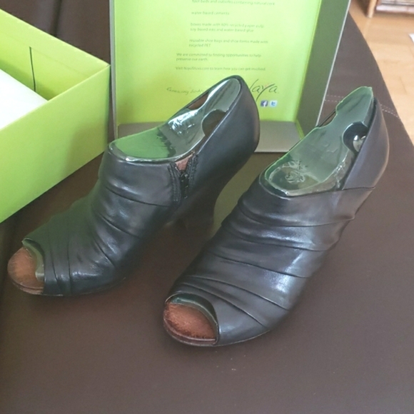 Naya for Anthropologie Black Genesis Leather Peep Toe Wedge Sandals NWT Size 8 - Picture 4 of 13